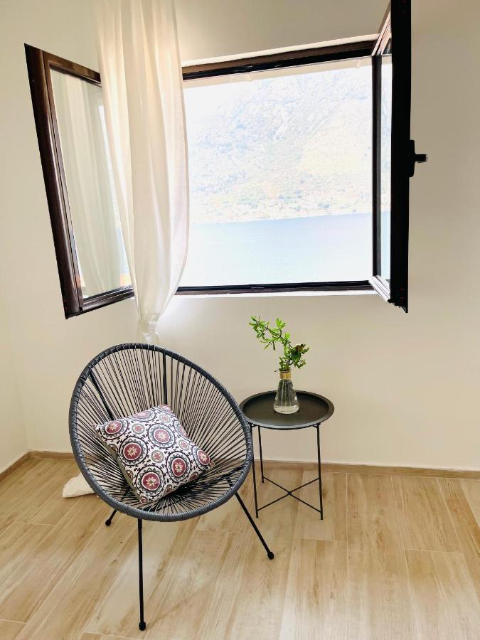 Chic Sea Front Apartment With Breathtaking Kotor Bay View Donji Stoliv Exterior foto
